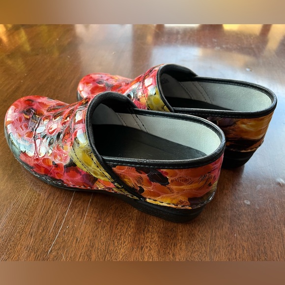 Dansko EU 41 (Women's 10-10.5) sunflower clogs - Picture 14 of 14